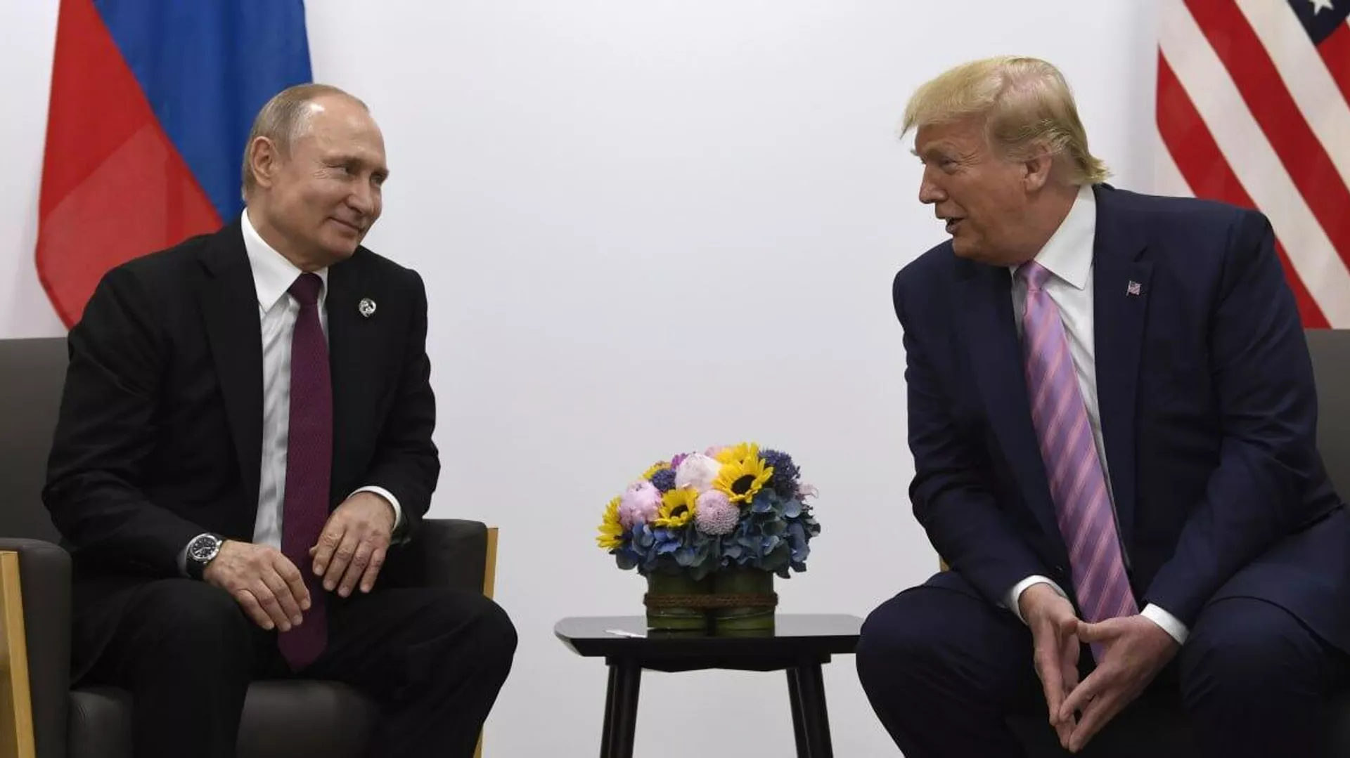 Putin transmite felicitaciones a Trump por su cumpleaños y por el Día de la Bandera estadounidense Putin transmite felicitaciones a Trump por su cumpleaños y por el Día de la Bandera estadounidense - Sputnik Mundo, 1920, 14.06.2025