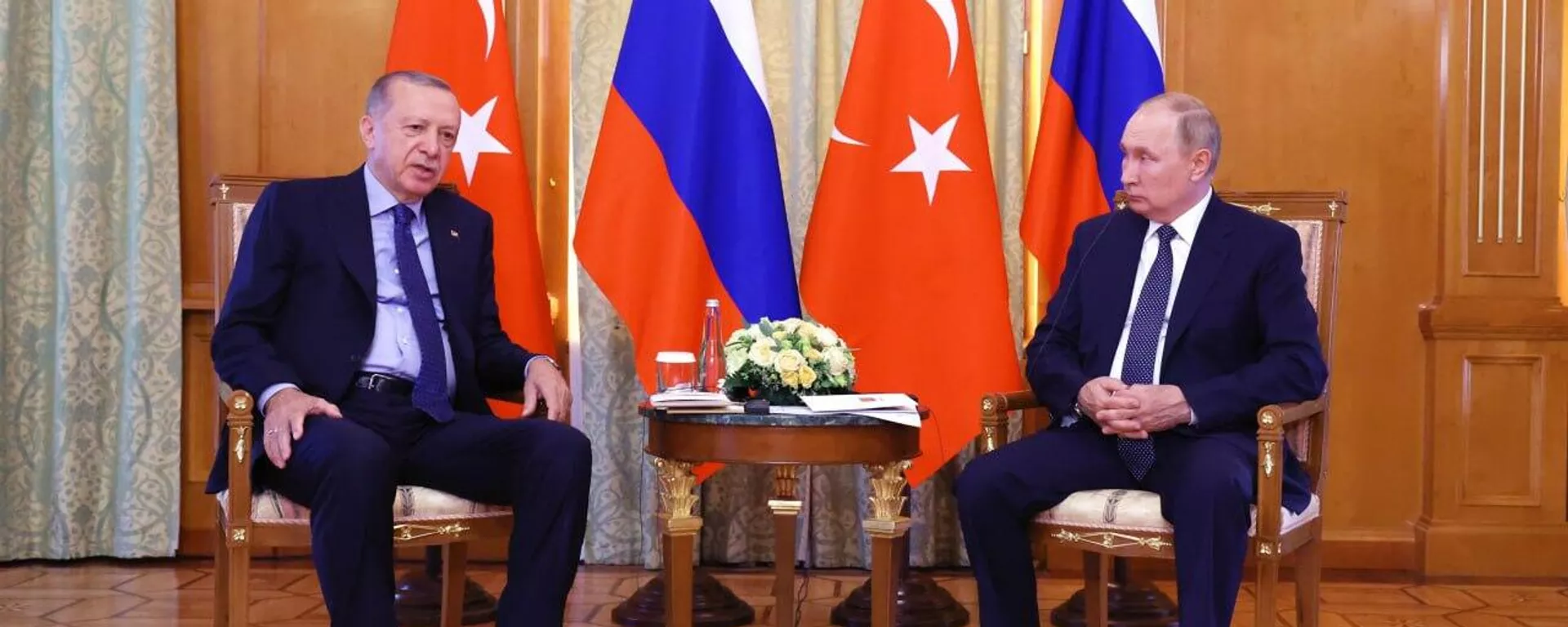 Putin y Erdogan abordan la escalada entre Israel e Irán en su más reciente conversación telefónica - Sputnik Mundo, 1920, 16.06.2025
