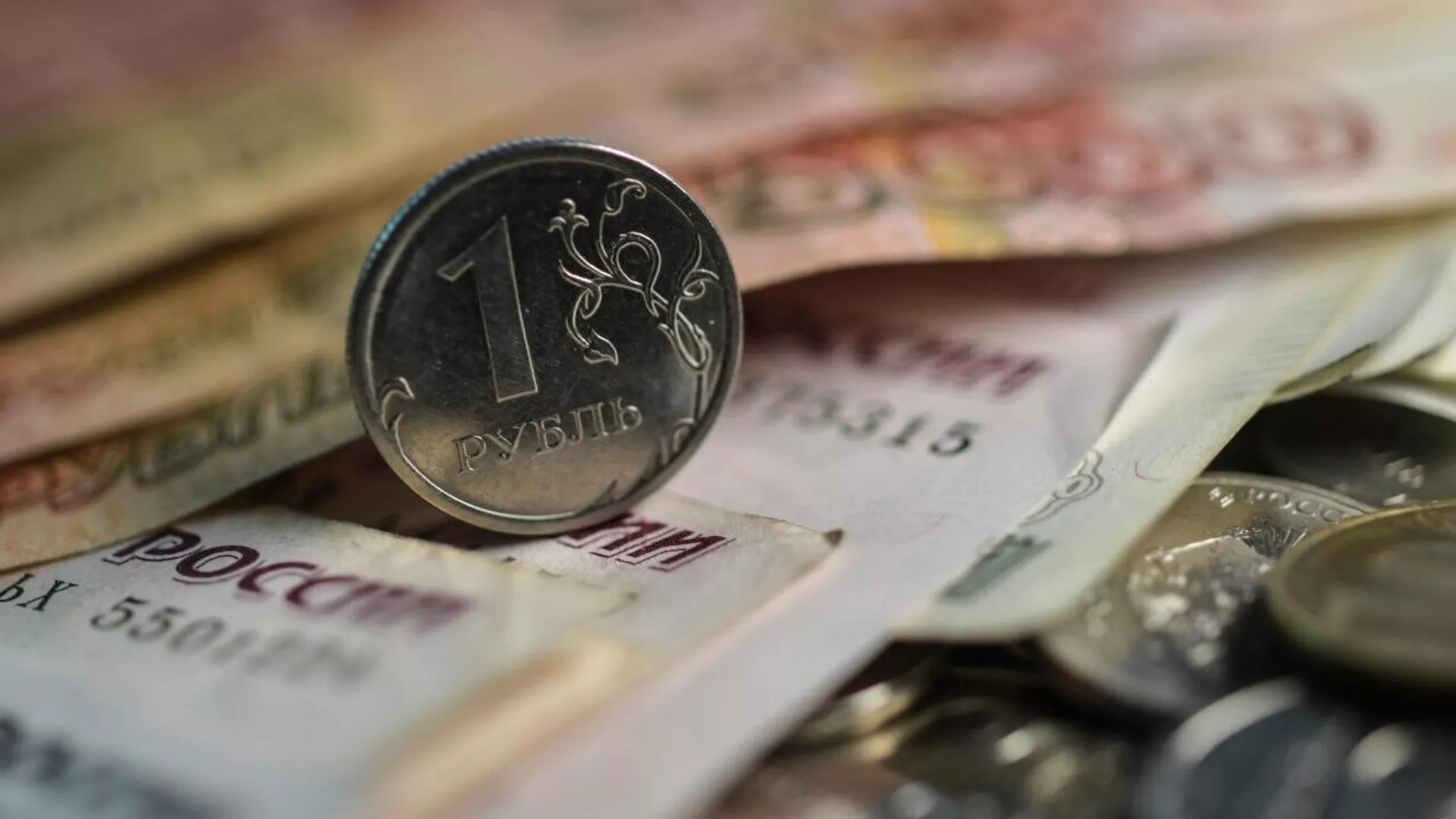 El rublo se convierte en la principal moneda de Rusia para pagar importaciones en todo el mundo El rublo se convierte en la principal moneda de Rusia para pagar importaciones en todo el mundo - Sputnik Mundo, 1920, 16.06.2025