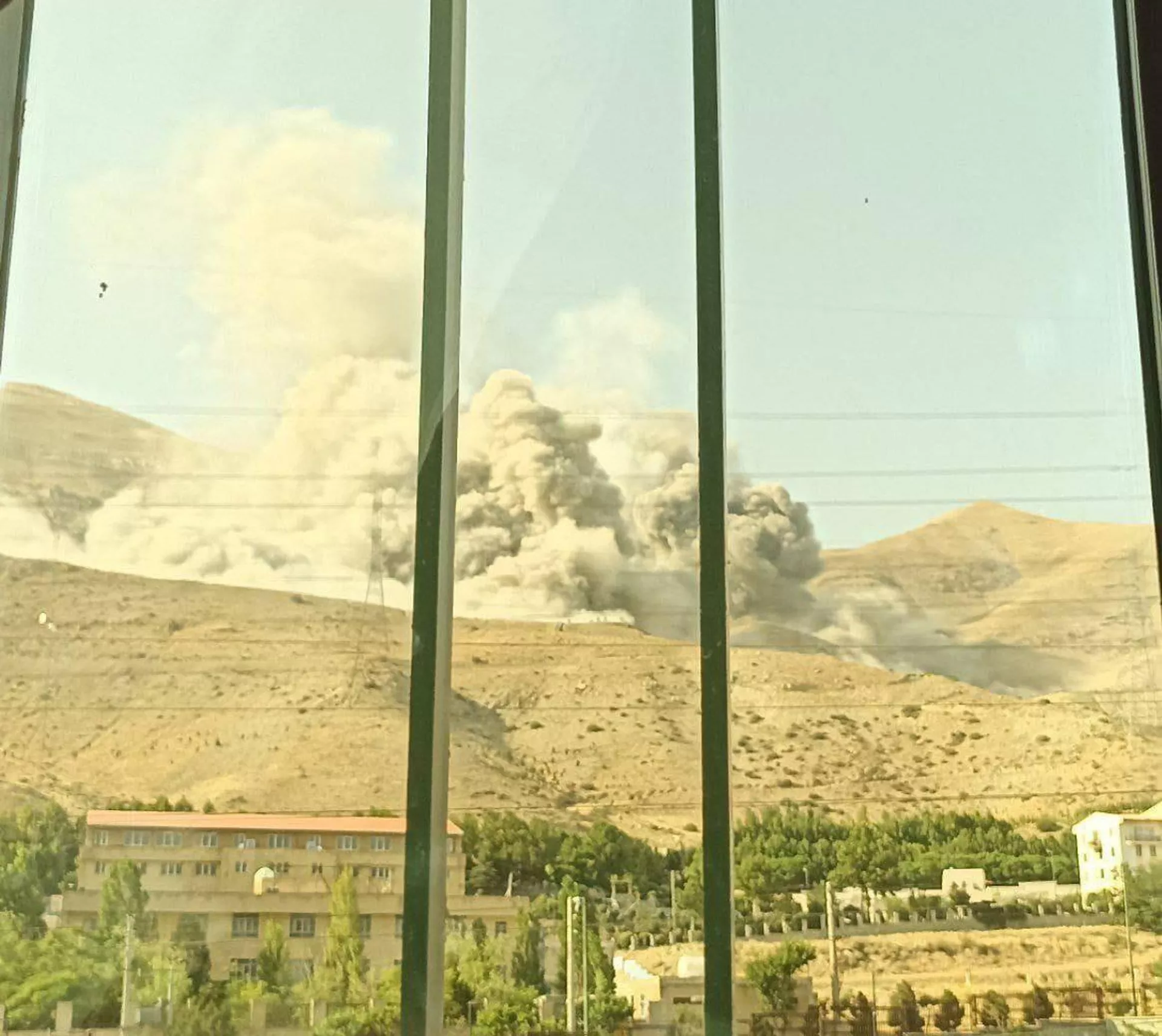Teherán bajo ataque: publican nuevas imágenes de los bombardeos israelíes - Sputnik Mundo, 1920, 16.06.2025
