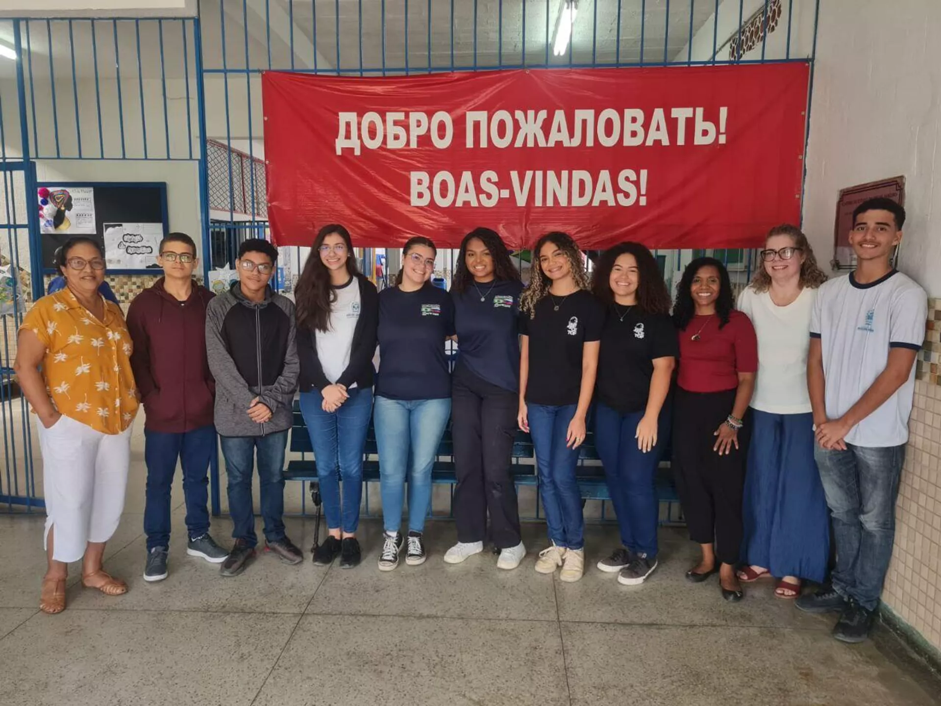 Profesoras y algunos alumnos del colegio - Sputnik Mundo, 1920, 16.06.2025