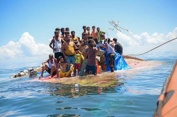 El barco rohingya volcado, foto desde la XI edición del Concurso Internacional Andréi Stenin para fotoperiodistas jóvenes. - Sputnik Mundo