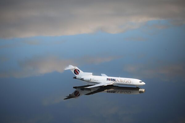 Avión en la pista de despegue de un aeropuerto inundado, foto desde la XI edición del Concurso Internacional Andréi Stenin para fotoperiodistas jóvenes. - Sputnik Mundo