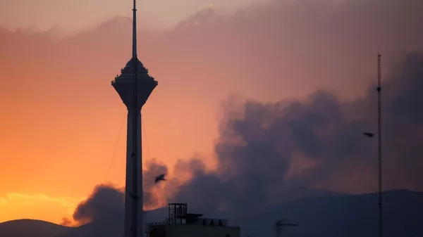 Teherán califica de crimen el ataque de Israel contra la televisión estatal iraní - Sputnik Mundo
