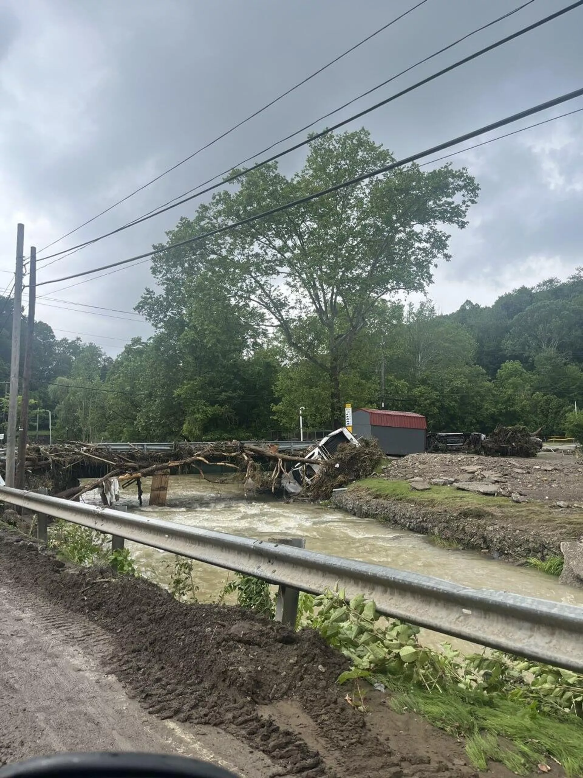 Hay al menos seis muertos por las lluvias en Virginia Occidental - Sputnik Mundo, 1920, 16.06.2025