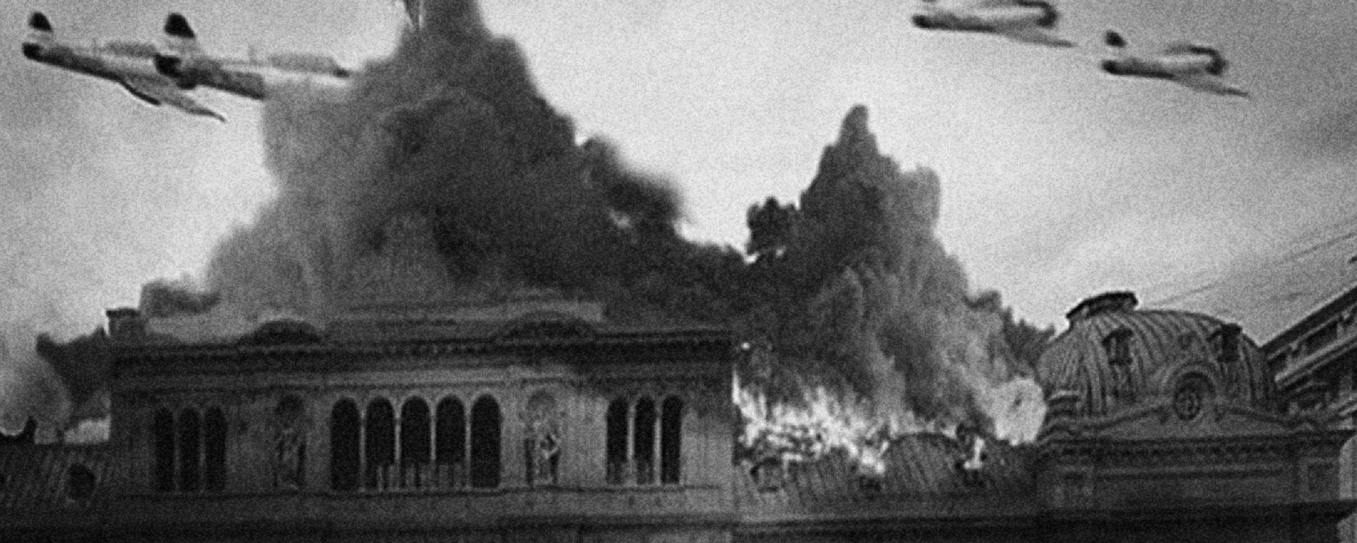 La Casa Rosada, sede del gobierno argentino, bombardeada durante el intento de golpe de estado de junio de 1955. - Sputnik Mundo, 1920, 17.06.2025