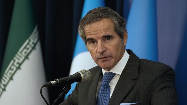 Rafael Grossi, el director general del Organismo Internacional de Energía Atómica (OIEA), habla durante una rueda de prensa conjunta con el jefe de la Organización de Energía Atómica de Irán, Mohamad Eslami, en Teherán, Irán, el 14 de noviembre de 2024 - Sputnik Mundo