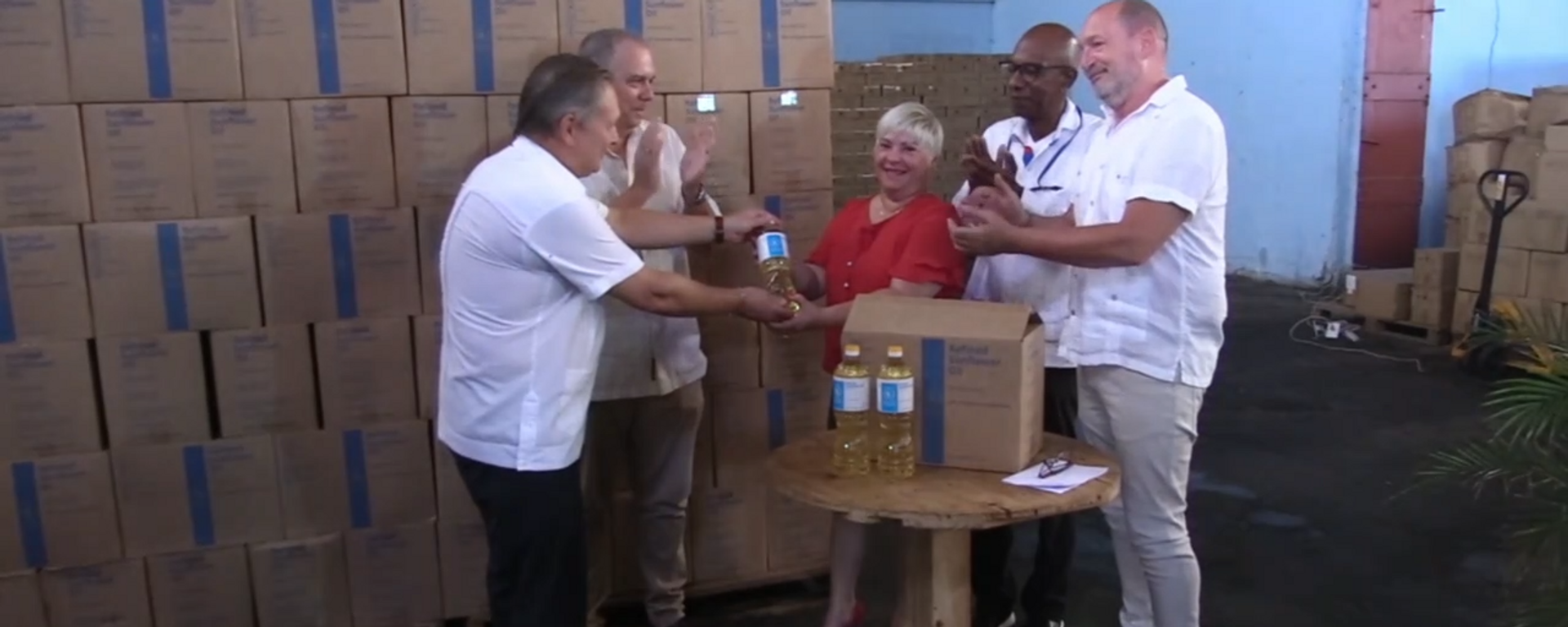Rusia entregó toneladas de aceite de girasol a Cuba. - Sputnik Mundo, 1920, 19.06.2025