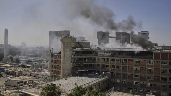 Los daños interiores del Centro Médico Soroka, ubicado en la ciudad de de Beerseba - Sputnik Mundo