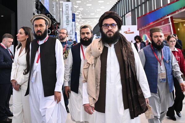 Este año asisten al foro personalidades políticas de unos 50 países, entre ellos Indonesia, Sudáfrica, China, Irak, Vietnam y Laos. - Sputnik Mundo