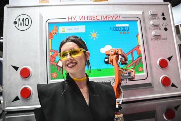 Este año, el programa del SPIEF incluye, por primera vez, el tema de la influencia de la inteligencia artificial en el espacio mediático. - Sputnik Mundo