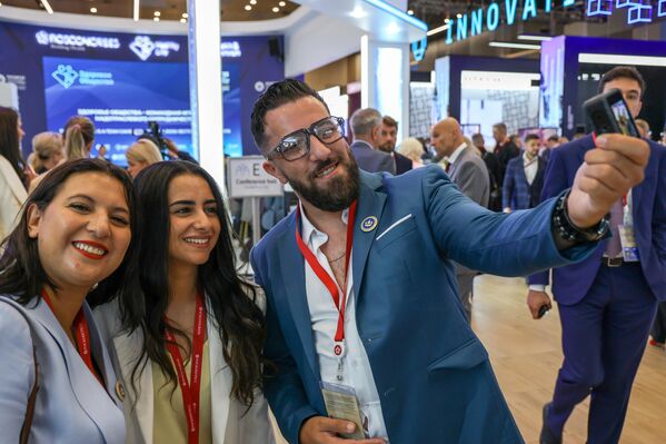 Desde 1997, el SPIEF ha sido uno de los eventos empresariales globales más grandes e importantes, y una plataforma inigualable para el desarrollo empresarial. - Sputnik Mundo