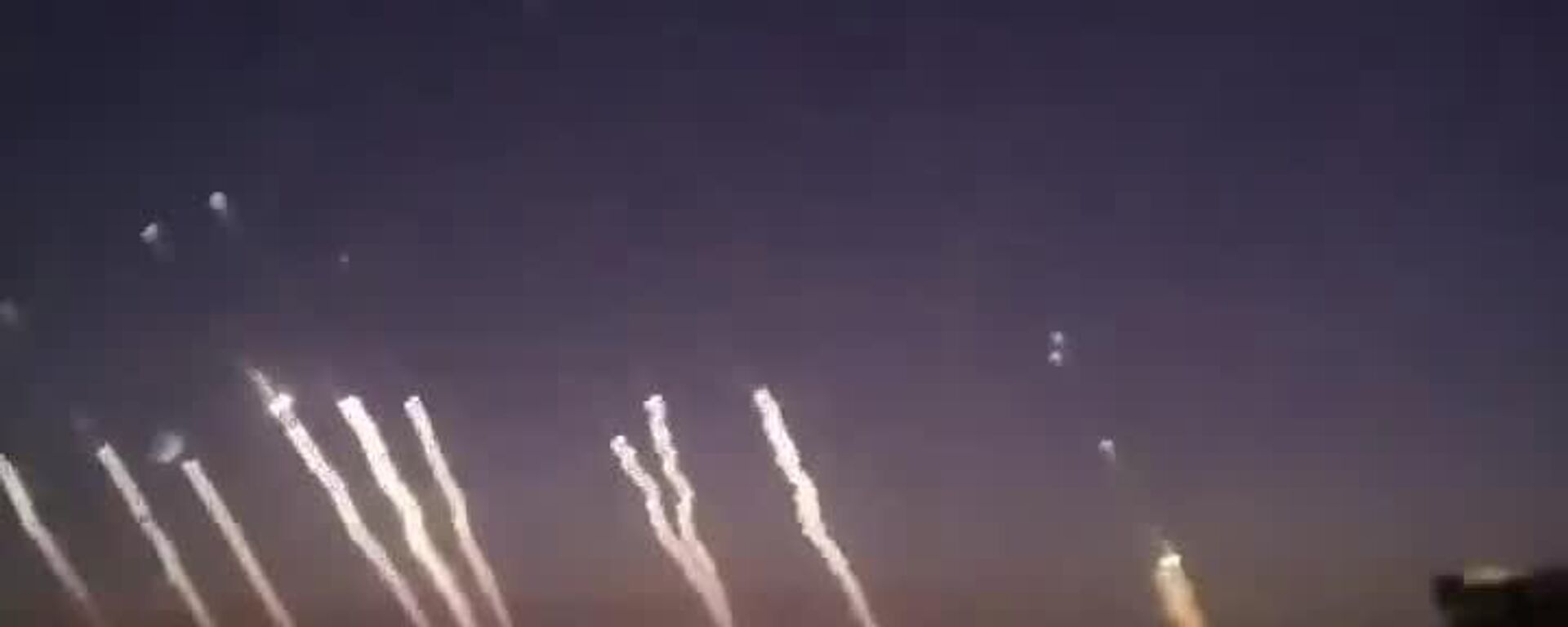 Otro video de un lanzamiento de misiles iraníes recorre las redes sociales - Sputnik Mundo, 1920, 19.06.2025