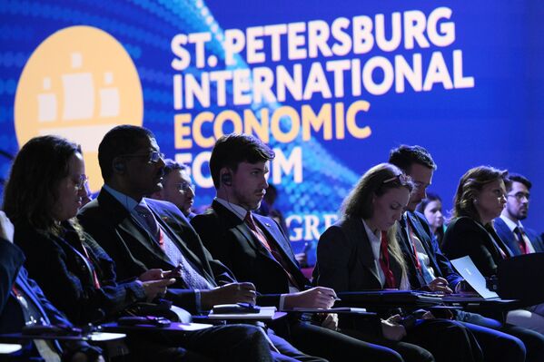 Durante la sesión plenaria, el presidente ruso hablará sobre la situación actual de la economía del país euroasiático y de la economía mundial. También evaluará las perspectivas de las relaciones de Rusia con sus socios extranjeros. - Sputnik Mundo