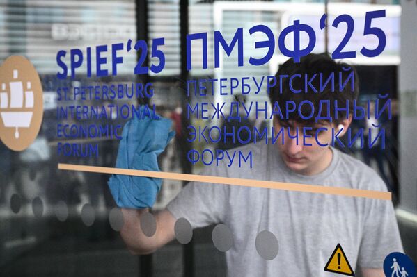 Con más de 25 años de historia, el foro es una importante plataforma internacional de la comunidad empresarial y un espacio de debate sobre cuestiones económicas fundamentales. - Sputnik Mundo