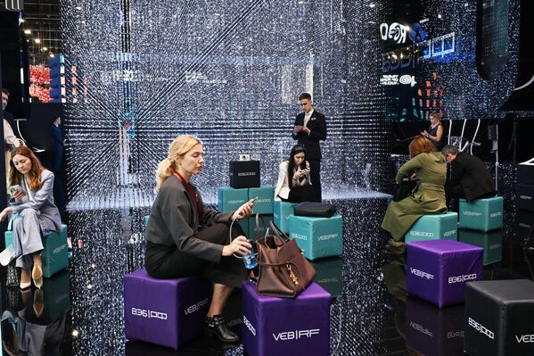 Uno de los eventos claves del programa empresarial será el diálogo empresarial Rusia - EEUU, dedicado a la búsqueda de nuevas oportunidades de cooperación económica en el contexto de los rápidos cambios en la economía global. - Sputnik Mundo