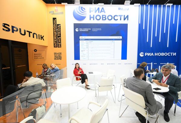 La agencia RIA Nóvosti, que junto con Sputnik forma parte del grupo mediático Rossiya Segodnya, es socio informativo del foro. - Sputnik Mundo