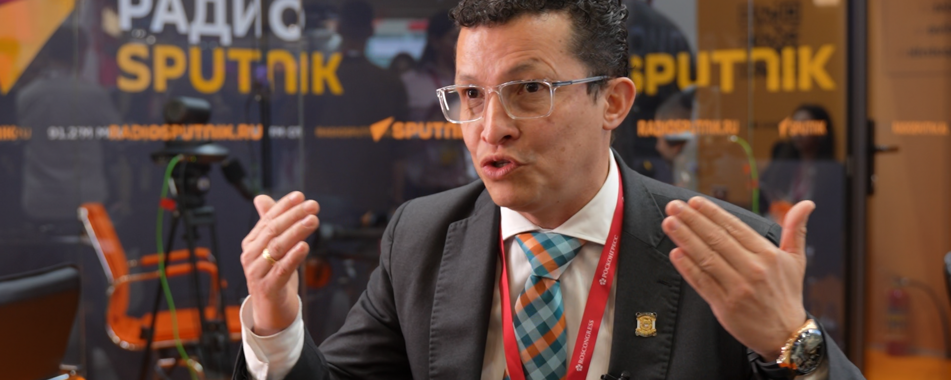  Jefe de delegación colombiana en SPIEF: Tenemos una gran oportunidad y no podemos desaprovecharla - Sputnik Mundo, 1920, 20.06.2025