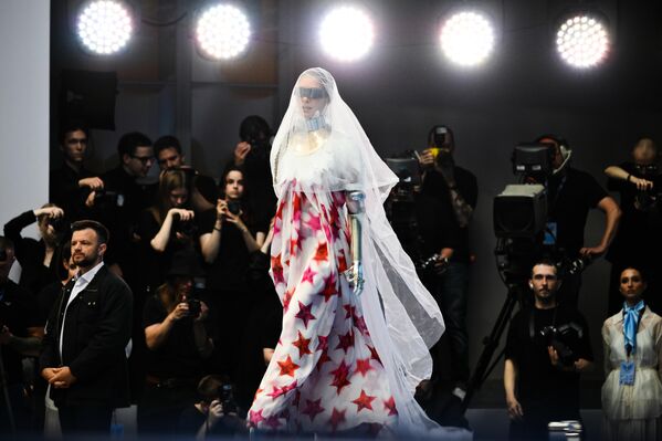 La XXVIII edición del Foro Económico Internacional de San Petersburgo se celebró del 18 al 21 de junio bajo el lema &quot;Los valores comunes como base del crecimiento en un mundo multipolar&quot;.En la foto: parte de la ceremonia de inauguración de una de las exposiciones del SPIEF-2025. - Sputnik Mundo