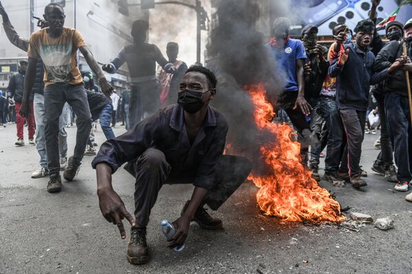 Participantes en una manifestación en la capital keniana, Nairobi, exigiendo una investigación sobre la muerte de un bloguero en una comisaría policial. - Sputnik Mundo