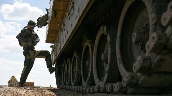 Soldado ruso en la zona de la operación militar especial  - Sputnik Mundo