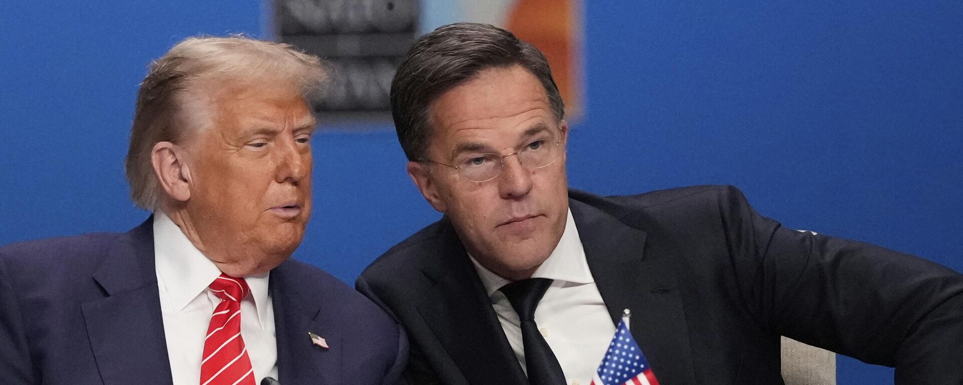 El presidente de EEUU, Donald Trump, y el secretario general de la OTAN, Mark Rutte - Sputnik Mundo, 1920, 16.10.2025