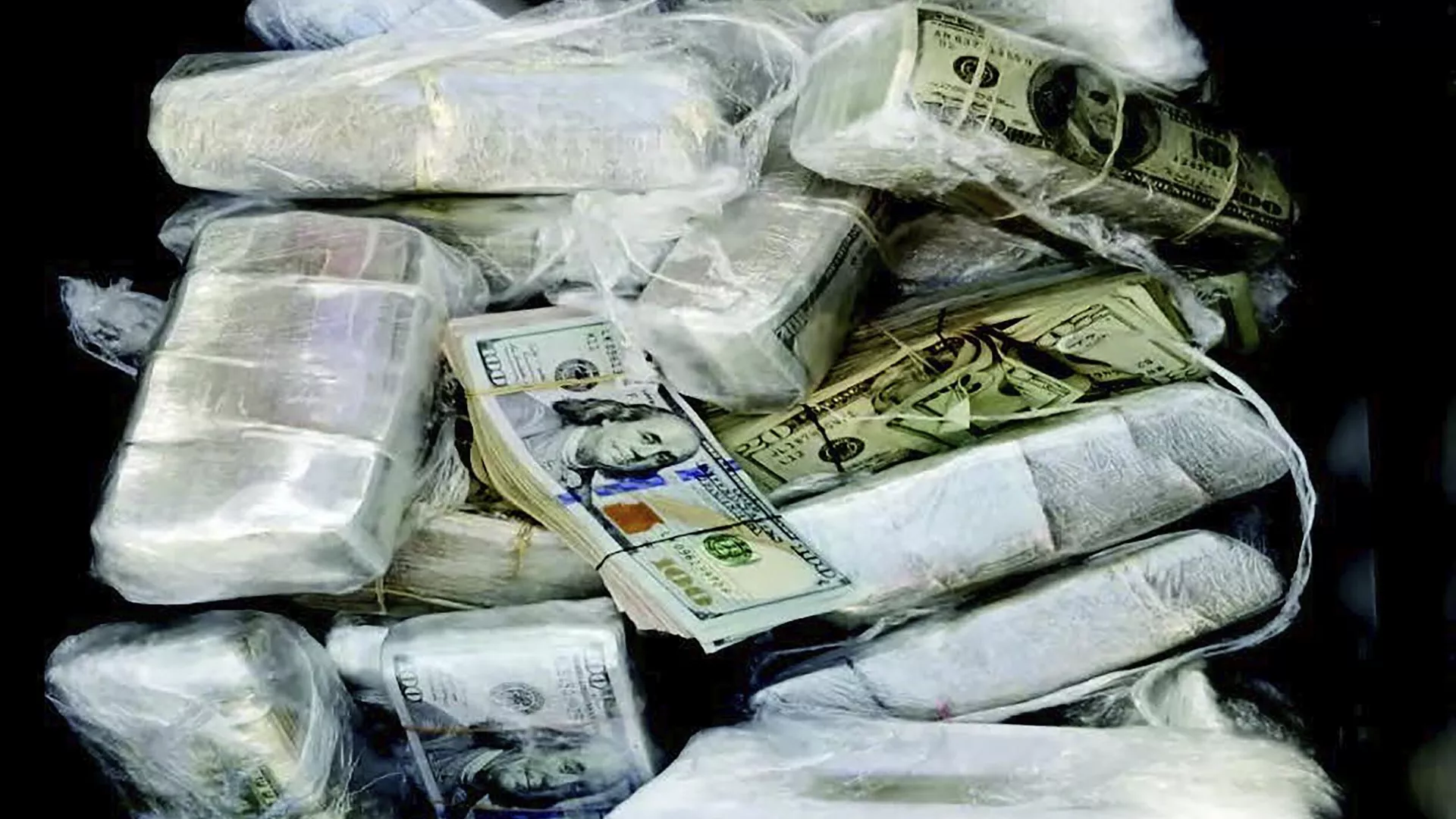 El Tesoro de EEUU relacionó a tres bancos mexicanos con el narcotráfico. - Sputnik Mundo, 1920, 25.06.2025