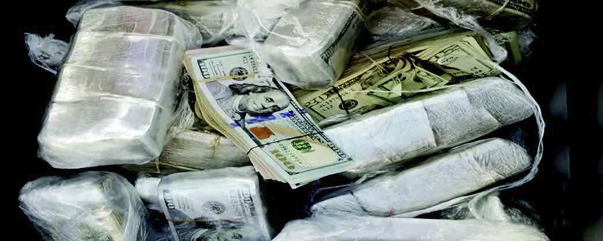 El Tesoro de EEUU relacionó a tres bancos mexicanos con el narcotráfico. - Sputnik Mundo, 1920, 25.06.2025
