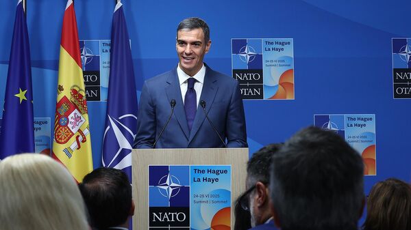 Pedro Sánchez comparece en rueda de prensa ante los medios de comunicación al término de la Cumbre de la OTAN - Sputnik Mundo