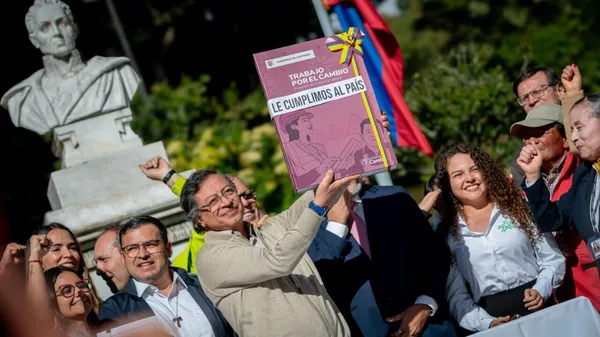 Petro formaliza la reforma laboral en Colombia - Sputnik Mundo