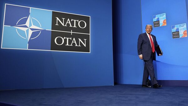 El presidente de EEUU, Donald Trump, en la cumbre de la OTAN. - Sputnik Mundo