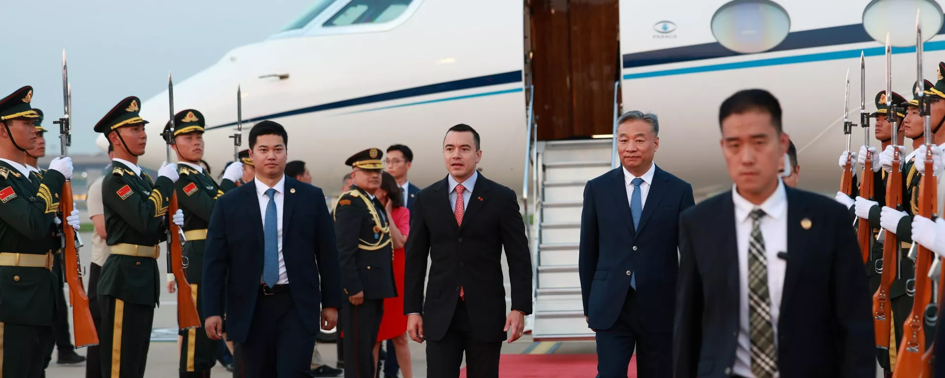 El presidente de Ecuador, Daniel Noboa, arribando a China durante una visita oficial en junio de 2025 - Sputnik Mundo, 1920, 27.06.2025