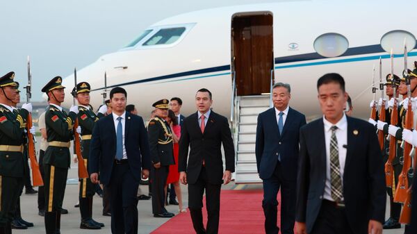 El presidente de Ecuador, Daniel Noboa, arribando a China durante una visita oficial en junio de 2025 - Sputnik Mundo