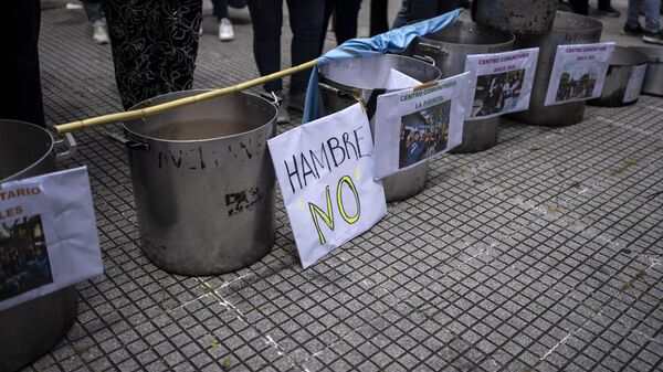 La sociedad argentina atraviesa por un difícil momento económico. - Sputnik Mundo