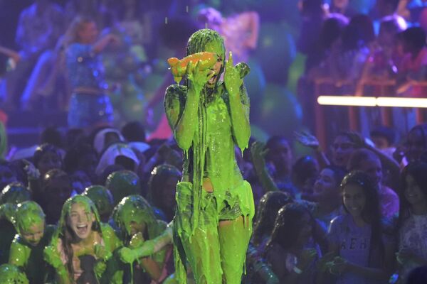 La cantante Tyla fue rociada con slime durante la ceremonia Nickelodeon Kids Choice Awards, en Santa Mónica, California. La cantante Tyla fue rociada con slime durante la ceremonia Nickelodeon Kids Choice Awards, en Santa Mónica, California. - Sputnik Mundo