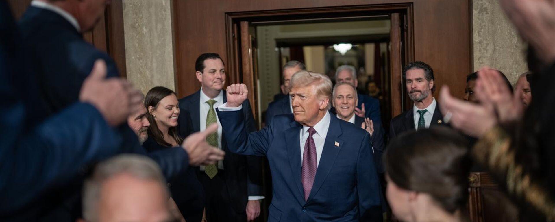 Trump anota un triunfo: la Corte de EEUU limita a jueces que bloquearon su ley para eliminar el derecho de ciudadanía a hijos de inmigrantes - Sputnik Mundo, 1920, 28.06.2025
