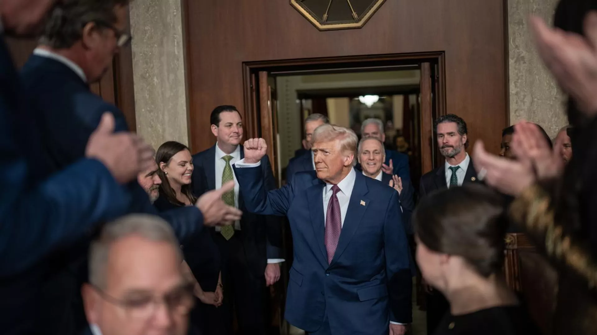 Trump anota un triunfo: la Corte de EEUU limita a jueces que bloquearon su ley para eliminar el derecho de ciudadanía a hijos de inmigrantes - Sputnik Mundo, 1920, 28.06.2025