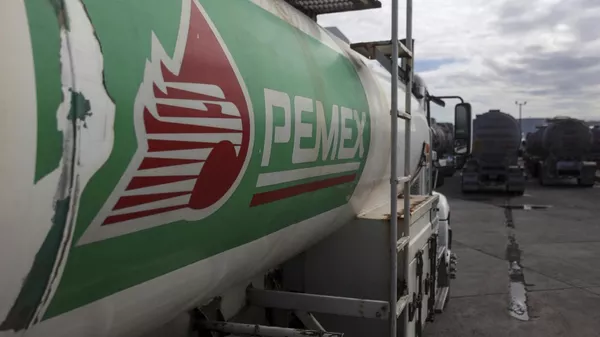 El negocio trasnacional del ‘huachicol’: hasta 1 de cada 4 autos en México funciona con combustible ilícito - Sputnik Mundo