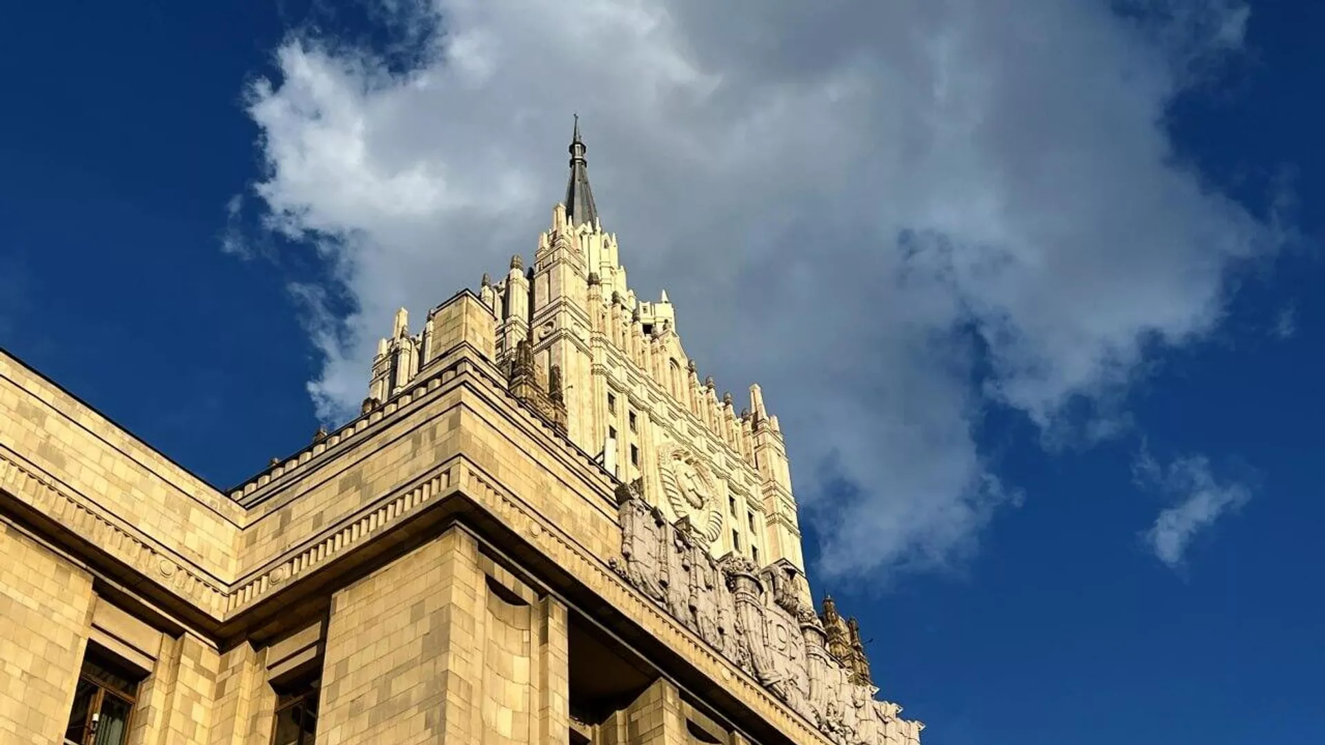 La Cancillería rusa convoca al embajador de Azerbaiyán por la detención ilegal de periodistas rusos - Sputnik Mundo, 1920, 30.06.2025