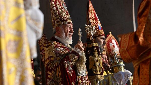 El Patriarcado armenio de Jerusalén califica de vergonzosas y sin precedentes las acciones de Pashinián hacia la Iglesia - Sputnik Mundo
