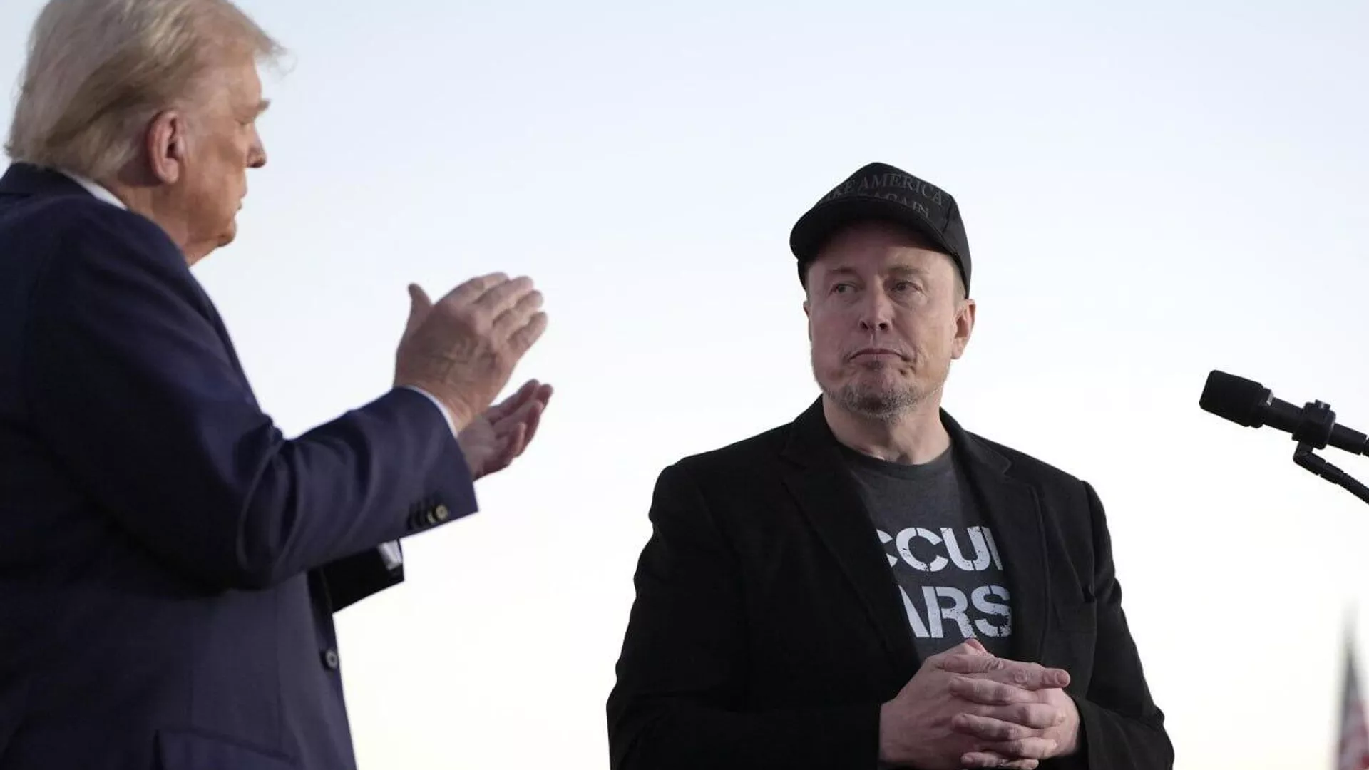 Trump habla de deportar a Musk y dárselo de comer al Departamento de Eficiencia Gubernamental - Sputnik Mundo, 1920, 01.07.2025