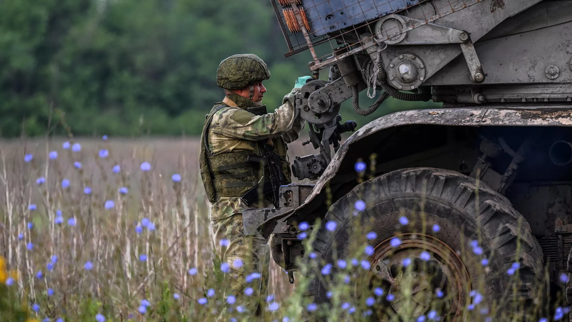 Soldado ruso en la zona de la operación militar especial en Ucrania Soldado ruso en la zona de la operación militar especial en Ucrania - Sputnik Mundo, 1920, 04.07.2025