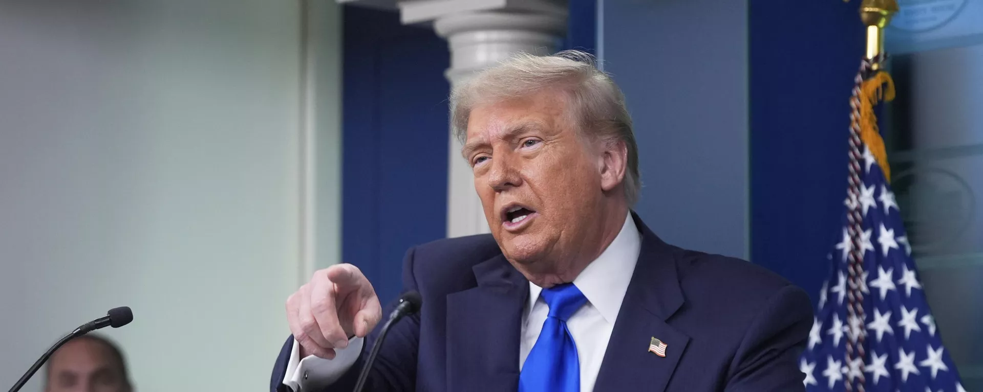 Donald Trump, presidente de EEUU, habla con los medios de comunicación, 27 de junio de 2025, en la sala de prensa de la Casa Blanca en Washington - Sputnik Mundo, 1920, 10.07.2025