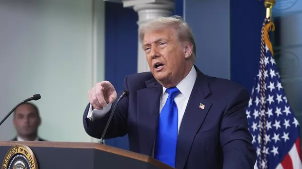 Donald Trump, presidente de EEUU, habla con los medios de comunicación, 27 de junio de 2025, en la sala de prensa de la Casa Blanca en Washington  - Sputnik Mundo