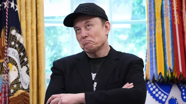 Elon Musk, empresario, habla junto al presidente de Estados Unidos con periodistas en la Oficina Oval de la Casa Blanca el 30 de mayo de 2025 en Washington, D.C.  - Sputnik Mundo