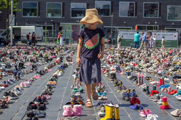 Manifestación en memoria de los niños palestinos muertos en ataques israelíes, en la ciudad de Almere, Países Bajos. Manifestación en memoria de los niños palestinos muertos en ataques israelíes, en la ciudad de Almere, Países Bajos. - Sputnik Mundo