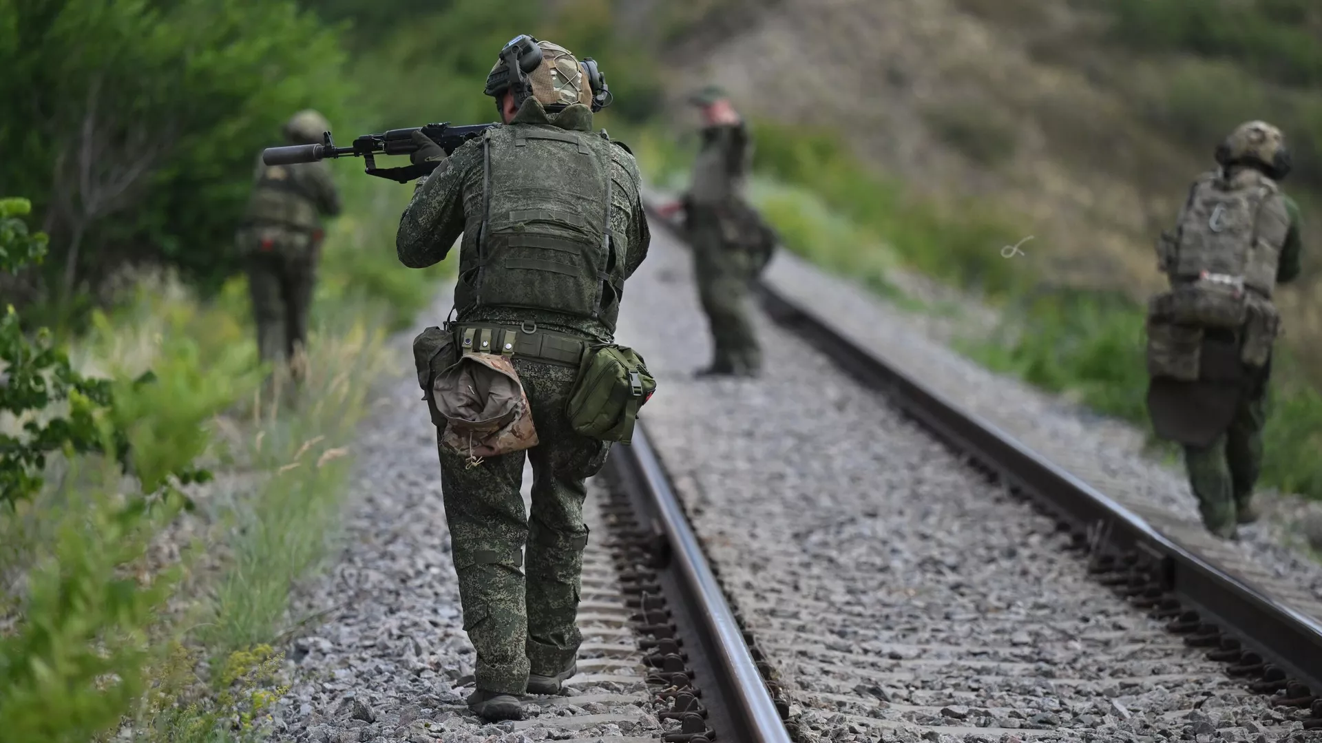 Soldados rusos en la zona de la operación militar especial en Ucrania Soldados rusos en la zona de la operación militar especial en Ucrania - Sputnik Mundo, 1920, 05.07.2025