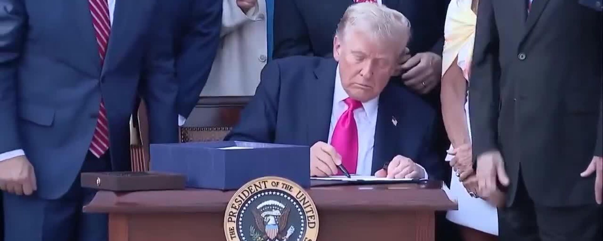 Trump convierte en ley su gran y hermoso proyecto presupuestal - Sputnik Mundo, 1920, 05.07.2025