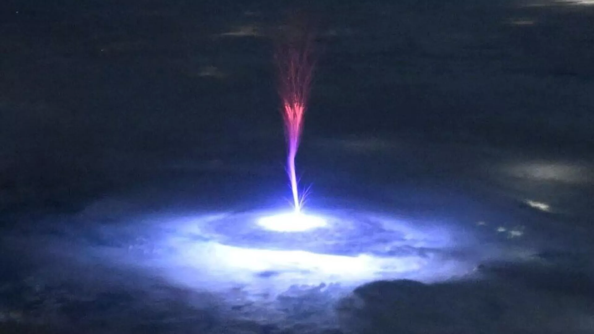 ¿Invasión extraterrestre? Astronauta de la NASA capta un fenómeno natural inusual sobre México - Sputnik Mundo, 1920, 05.07.2025