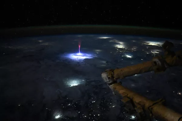 ¿Invasión extraterrestre? Astronauta de la NASA capta un fenómeno natural inusual sobre México - Sputnik Mundo